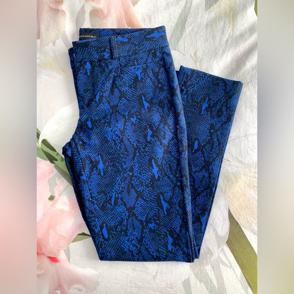 ✨ NEW NWT ✨ BANANA REPUBLIC blue + black snake print SLOAN style pants Size 00P